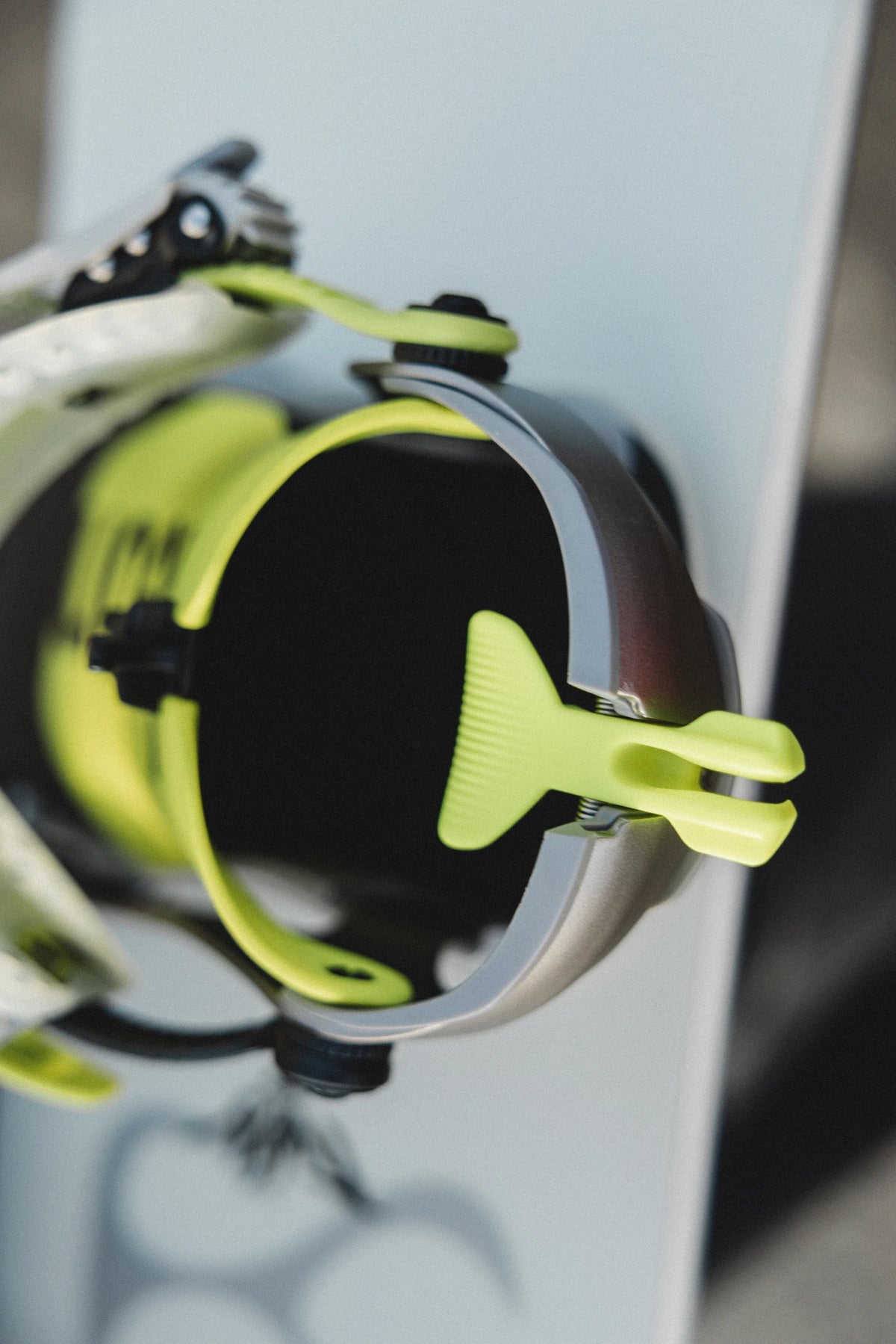 Bataleon 2027 Blaster AW FASE snowboard bindings for men in neon yellow, featuring sturdy hardgoods design and adjustable straps.