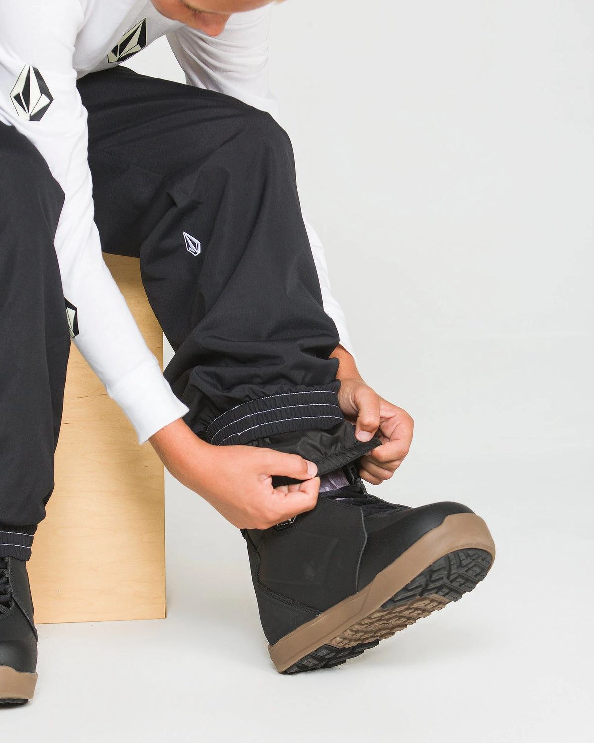 Volcom kids' Chaos insulated snow pants in black, side view