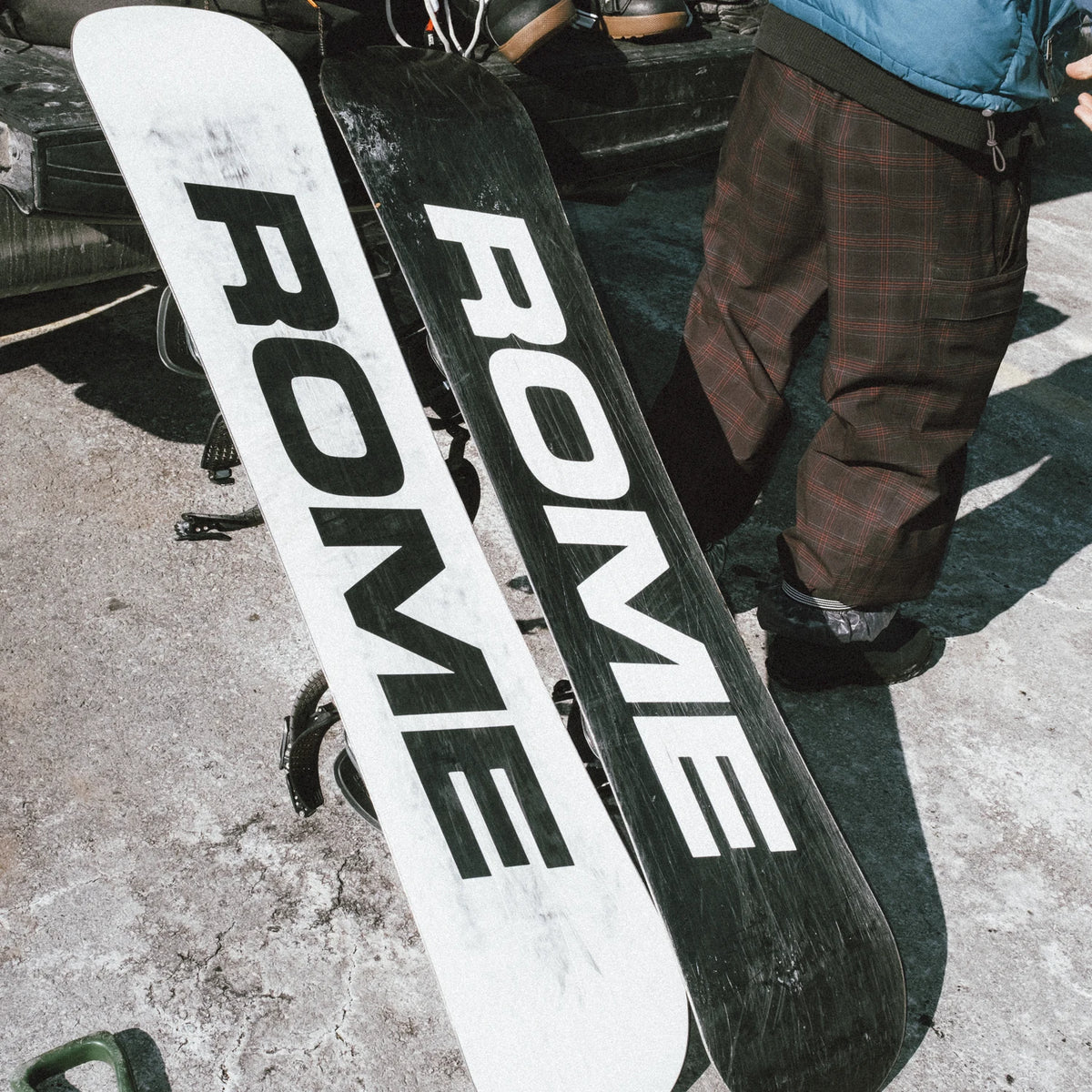 Rome Agent Pro Snowboard 2027 for men, featuring a sleek design and durable construction, ideal for advanced snowboarding.