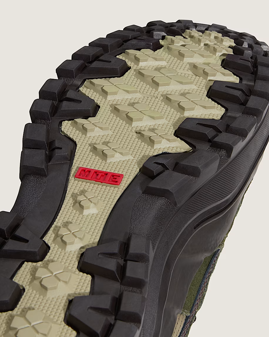 Vans MTE Sk8-Hi GORE-TEX Insulated Shoes - People Skate and Snowboard