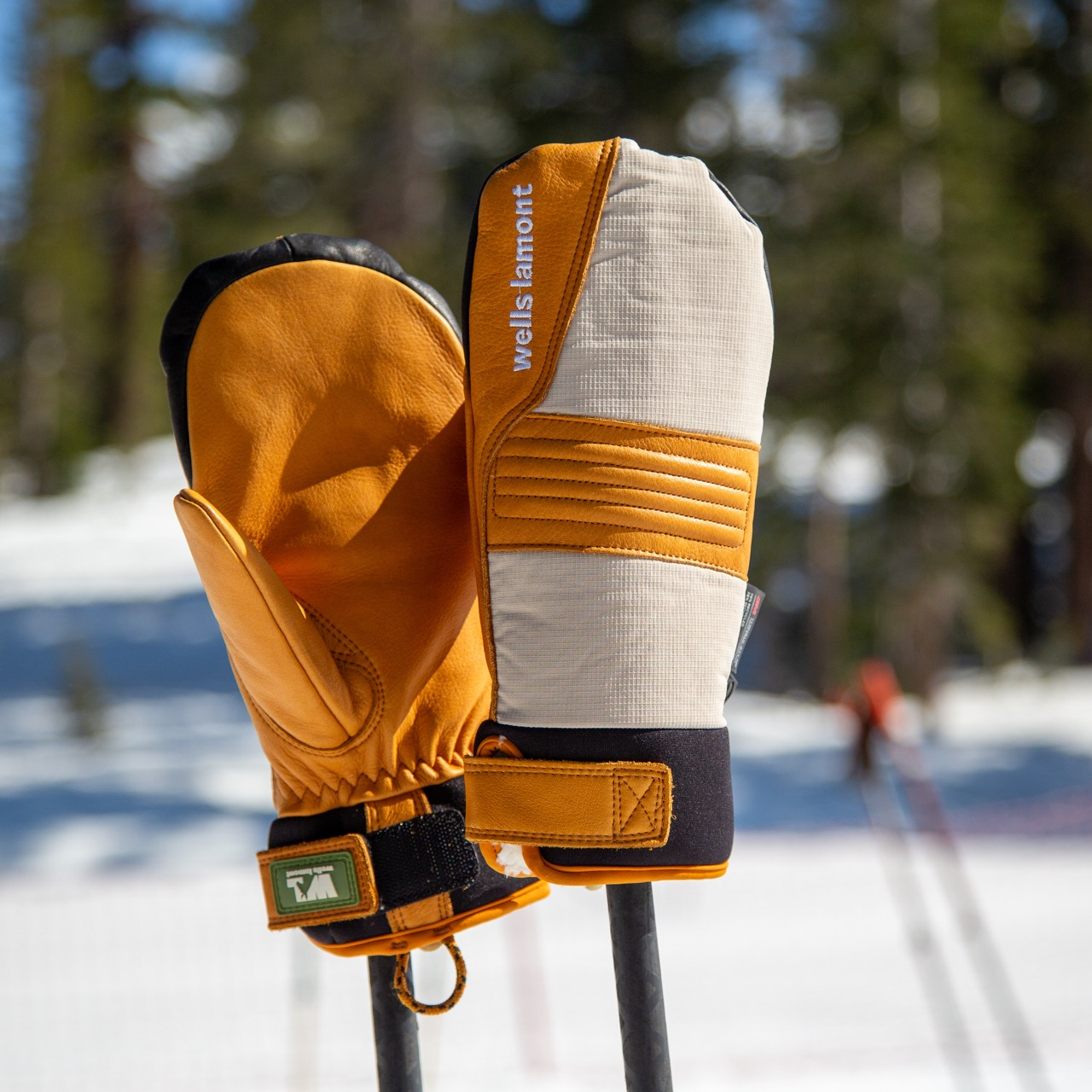 Wells Lamont HydraHyde Sherpa Lined Insulated Adjustable Wrist Mitten - People Skate and Snowboard