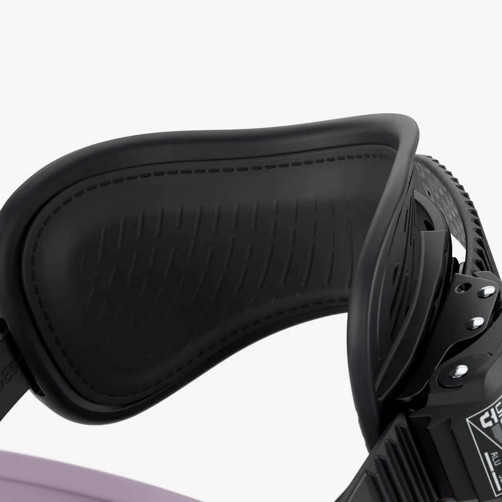 Union Strata Snowboard Bindings 2026 - People Skate and Snowboard