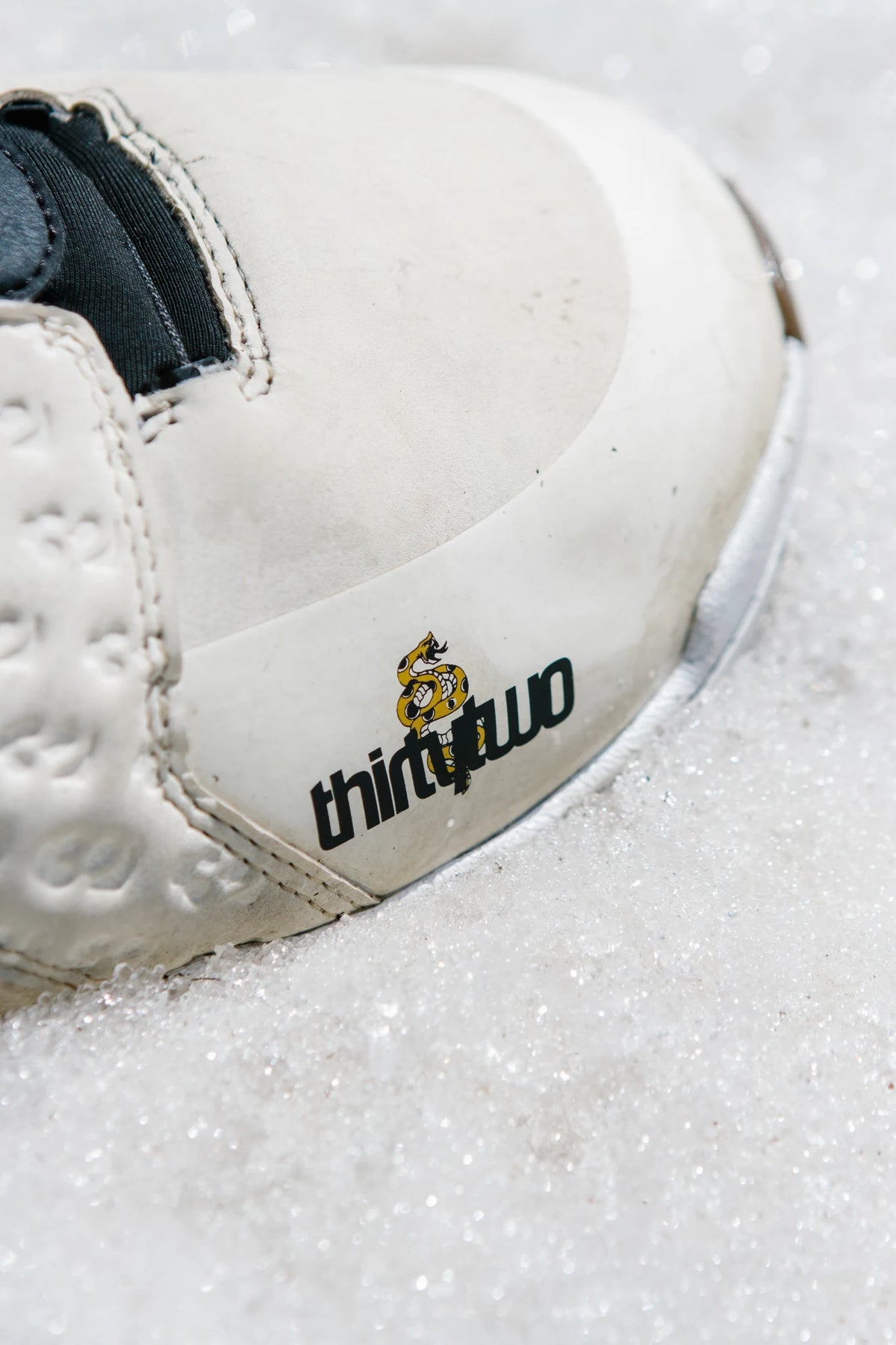ThirtyTwo Lashed Fava snowboard boots in white, black and yellow, detailed side view