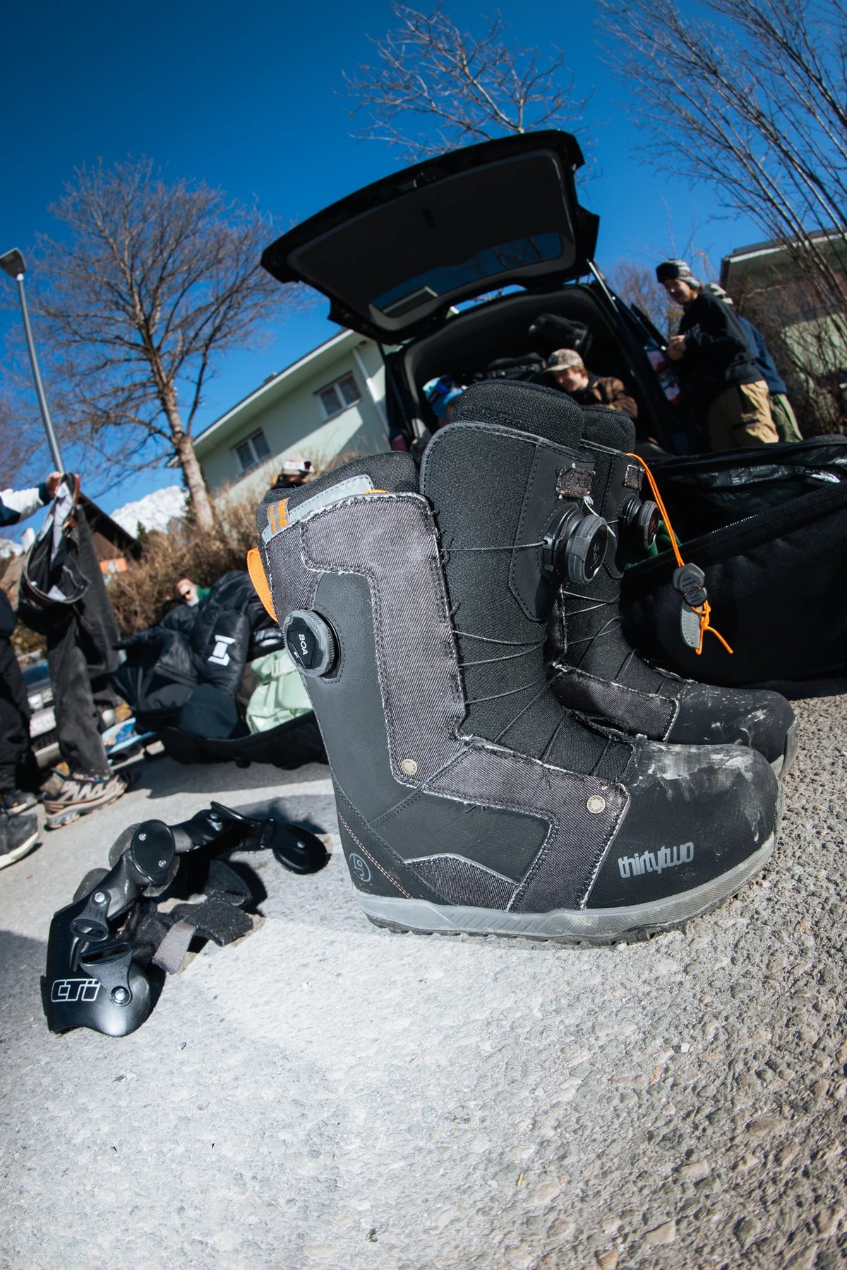 ThirtyTwo STW Double BOA x Public snowboard boots in black denim, lifestyle view