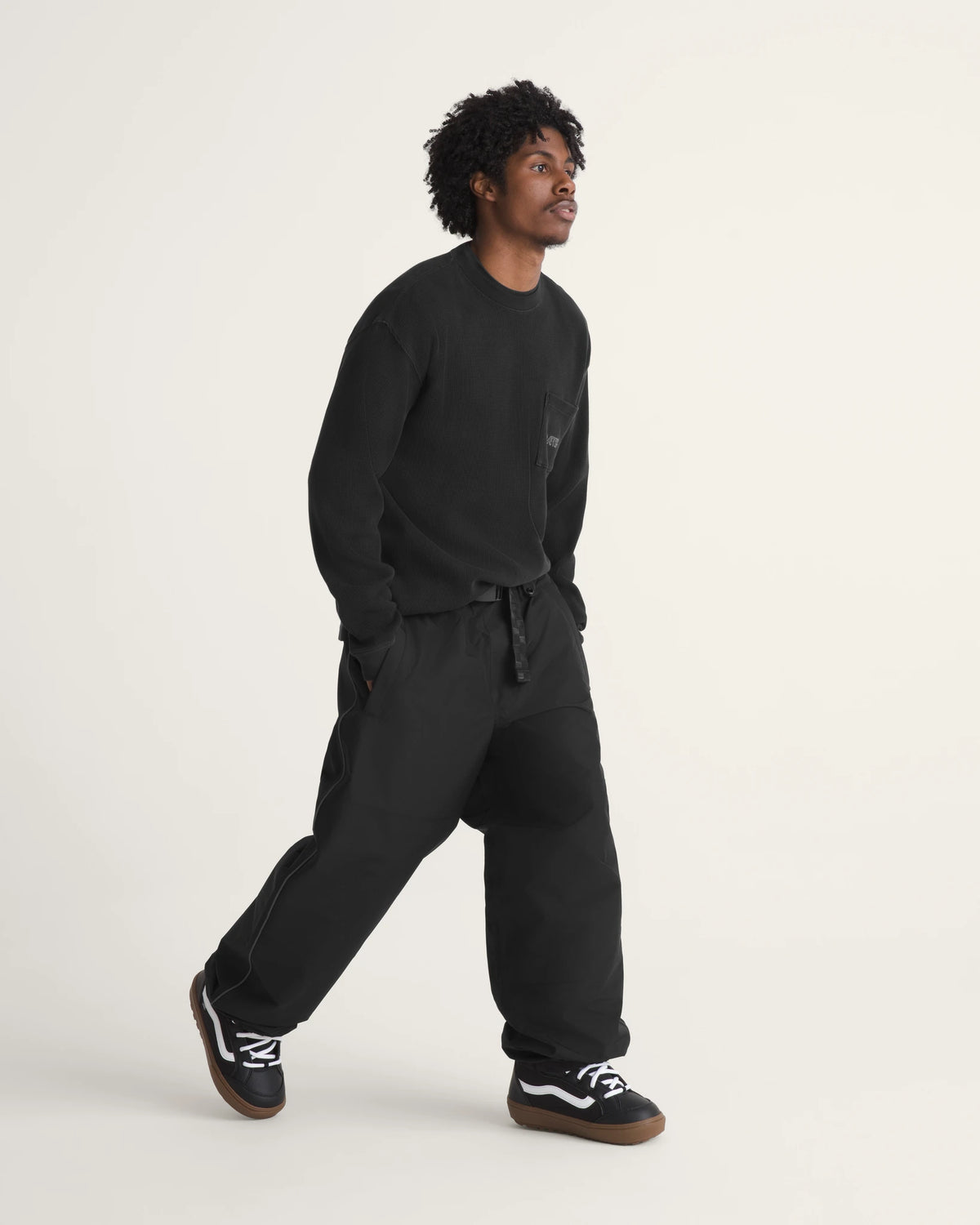 vans kingvale 2l park pants black on model front
