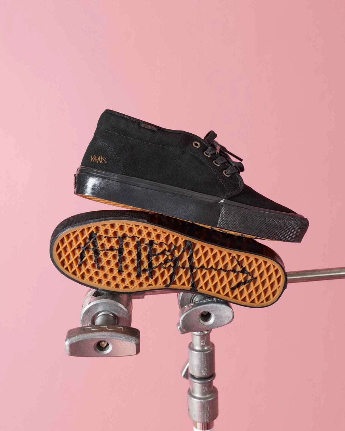 vans skate chukka atiba black black campaign product