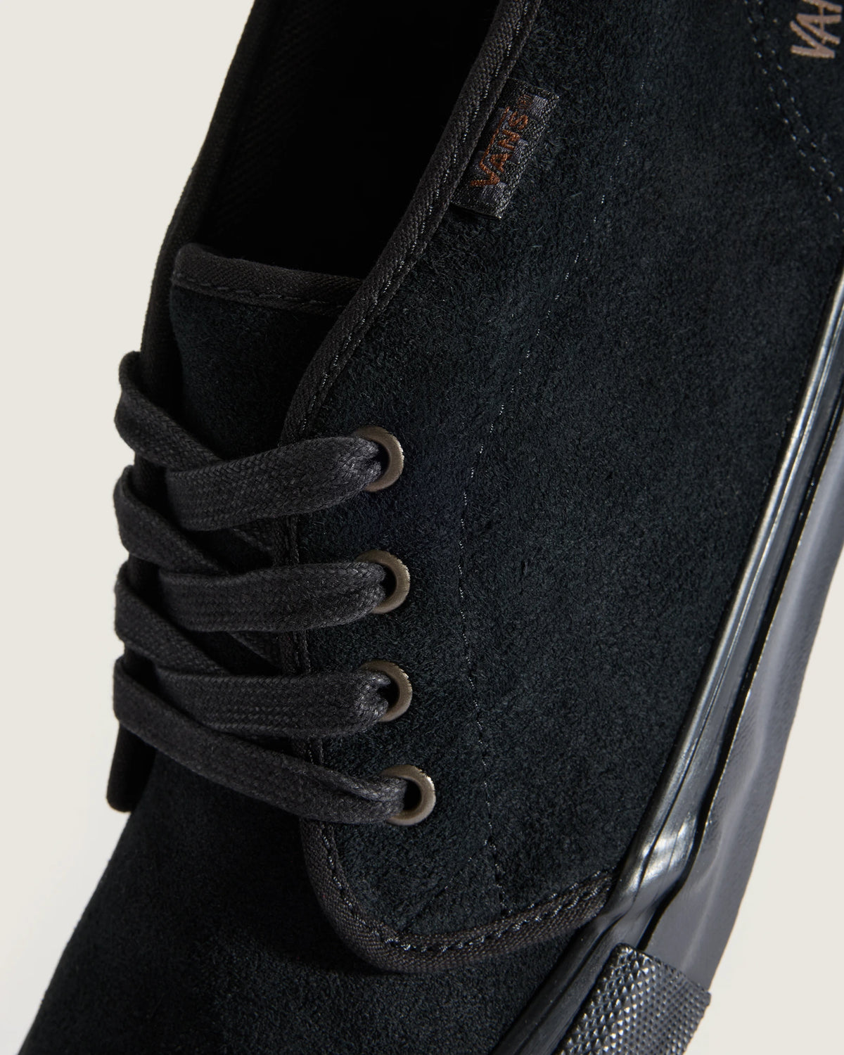 vans skate chukka atiba black black lace detail