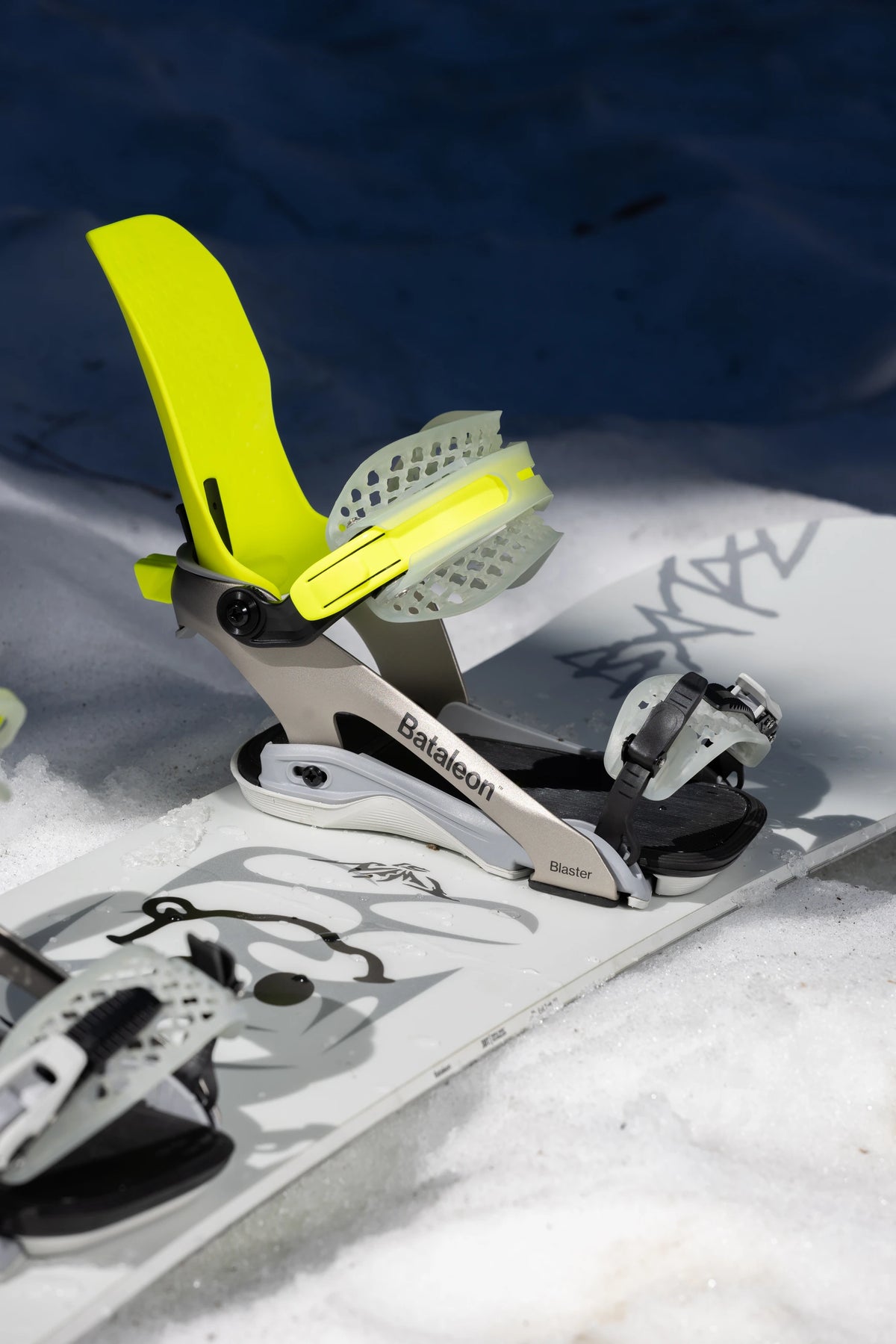 Bataleon 2027 Blaster AW FASE snowboard bindings for men in vibrant neon yellow, designed for snowboarding hardgoods.