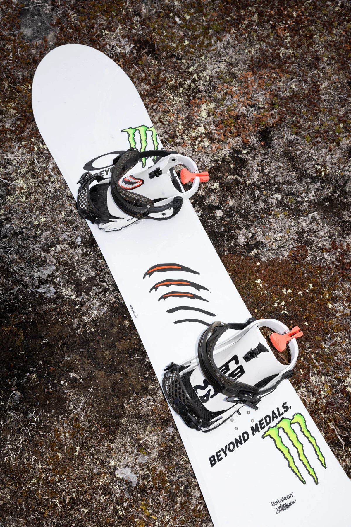Bataleon 2027 Blaster Pro AW FASE snowboard bindings for men in Tor Gray, showcasing durable binding design and construction.