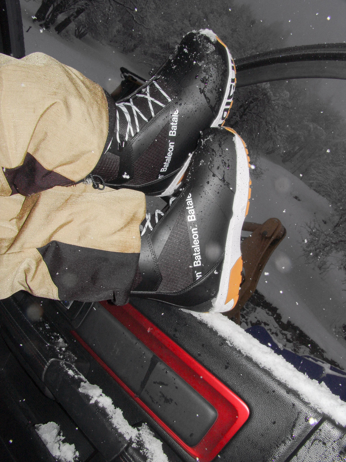 Black Bataleon Salsa Lace Snowboard Boots for men, featuring sturdy design and lacing system, ideal for snowboarding adventures.