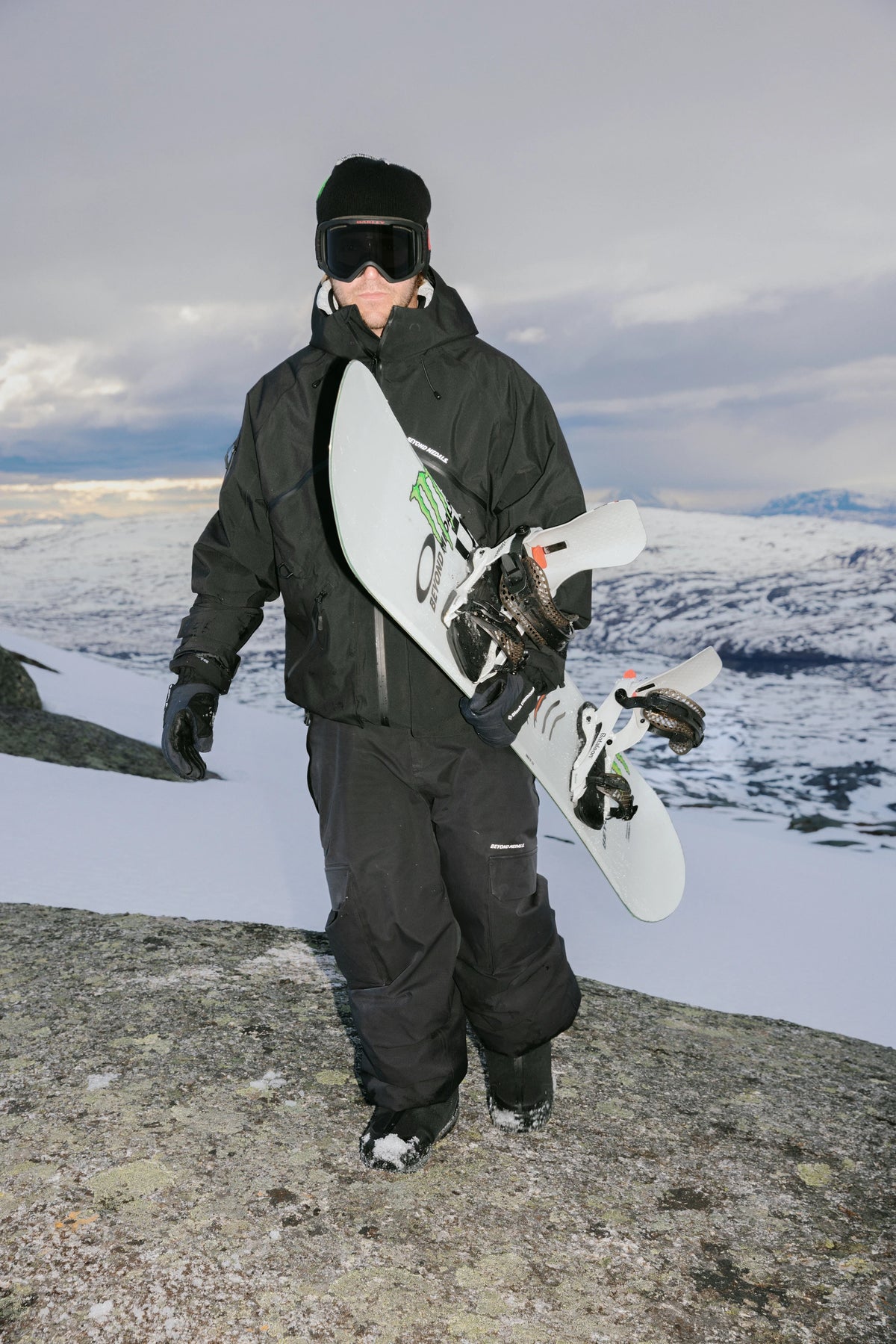 Bataleon Tornado x Beyond Medals snowboard for men, showcasing a vibrant graphic design, ready for snowboarding adventures.