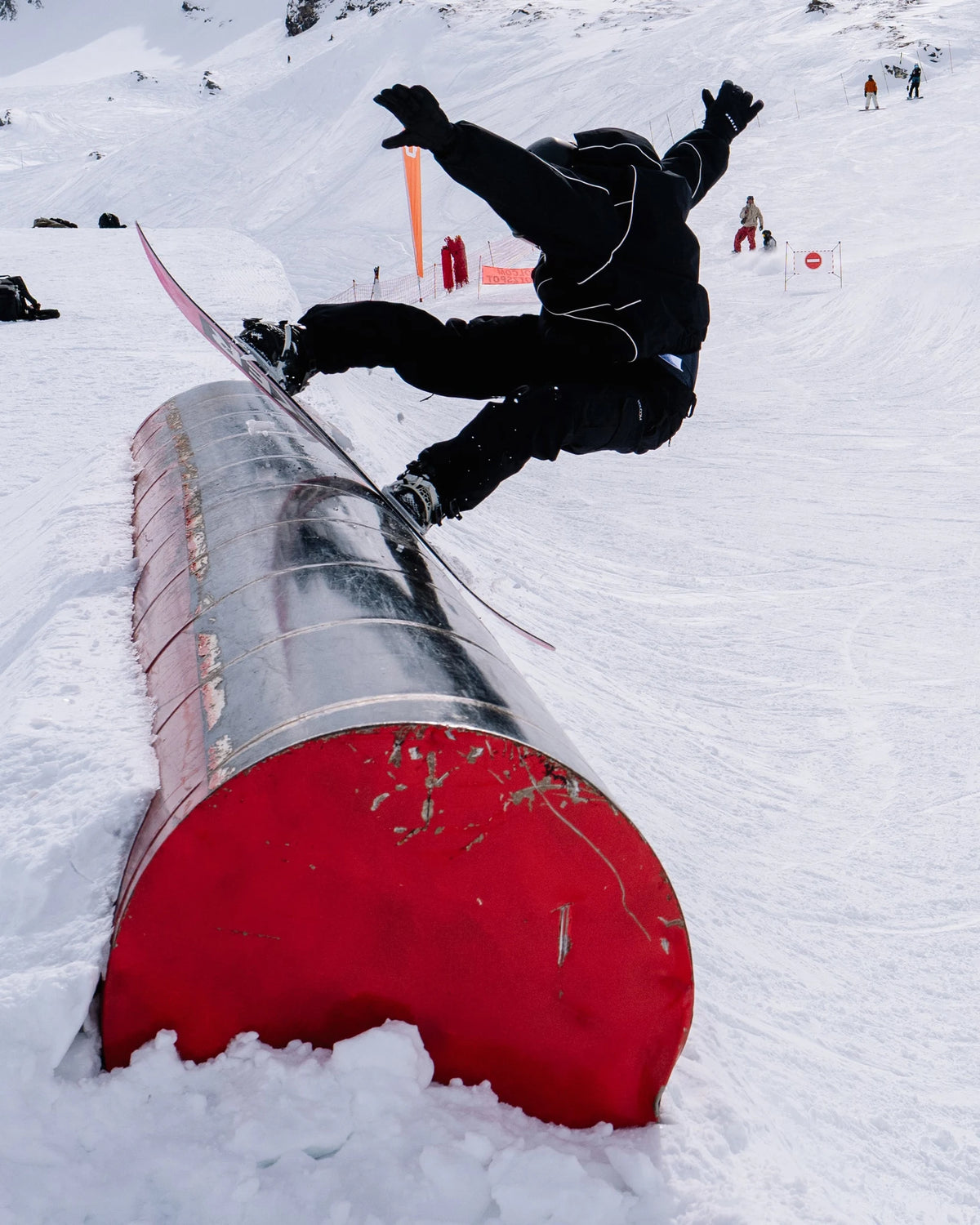 Volcom Liftline 20K snow jacket in black, shown during snowboarding rail action