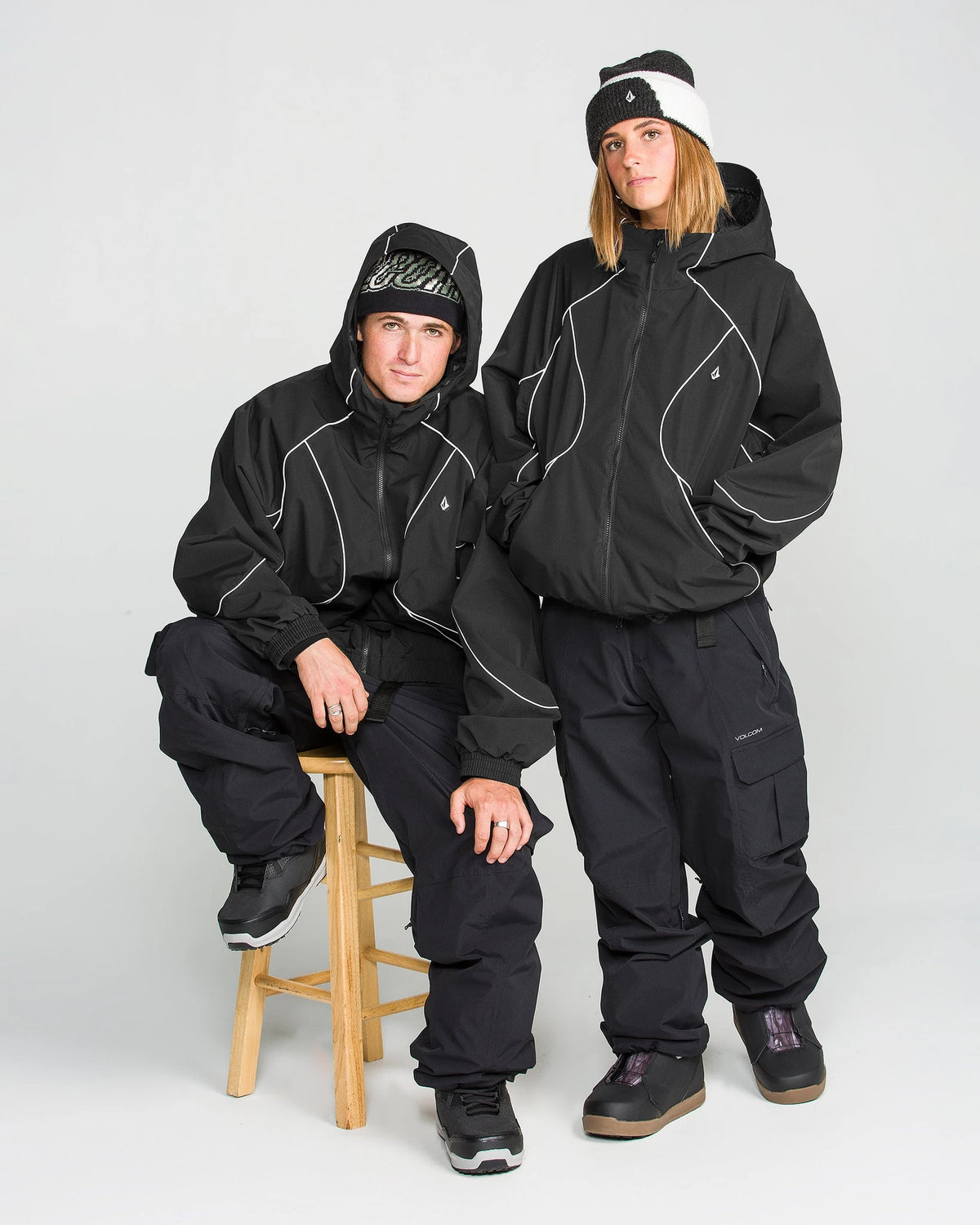 2027 Volcom Liftline 20K snow jacket in black, unisex model fit with hood and zip pockets