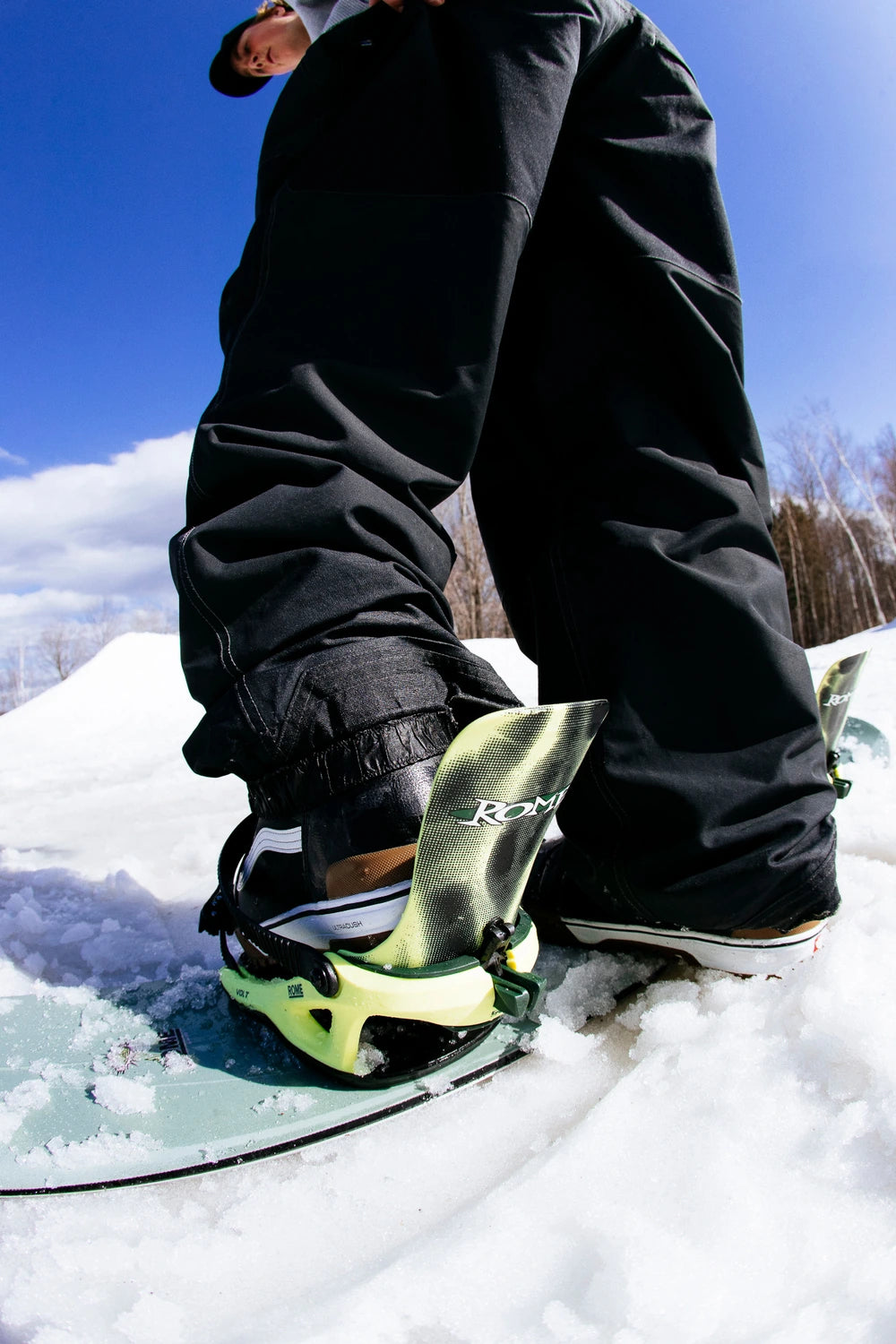 Rome Volt FASE snowboard bindings for men in Acid color, featuring durable hardgoods binding with adjustable straps and high-performance design.