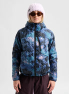 Women's Burton Reserve synthetic insulated hooded jacket in crystal dye, front view showing cozy insulation and stylish design.