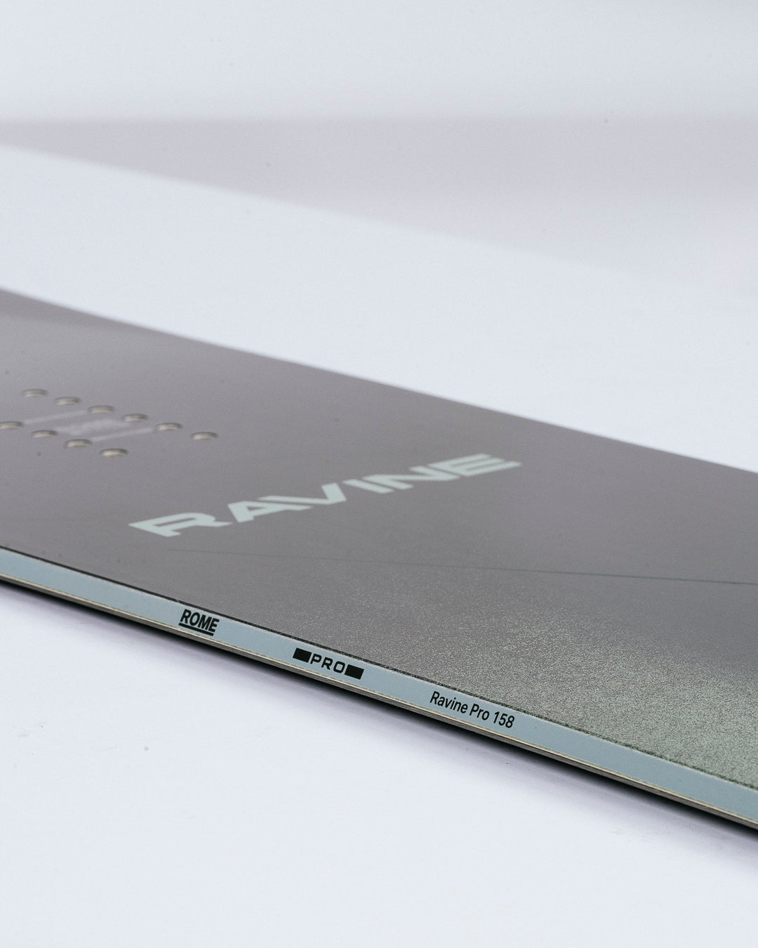 Rome Ravine Pro Snowboard 2026 - People Skate and Snowboard