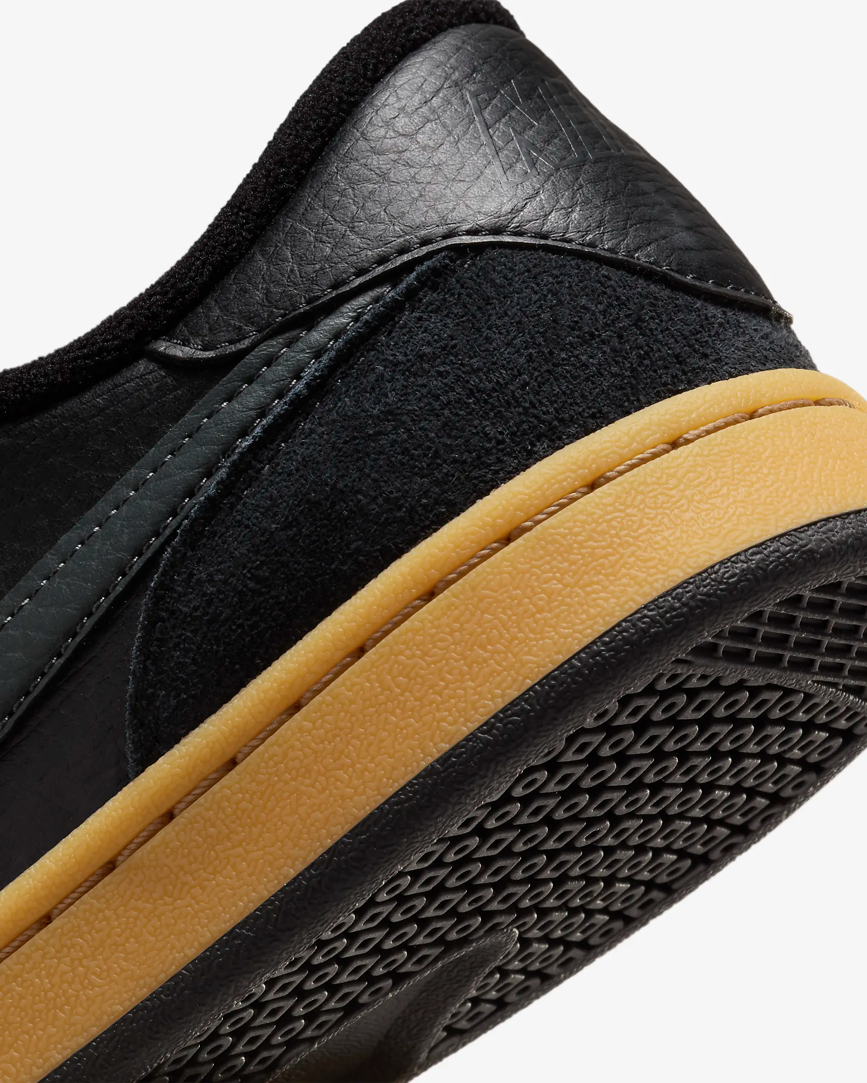 Nike SB FC Classic Shoe - People Skate and Snowboard