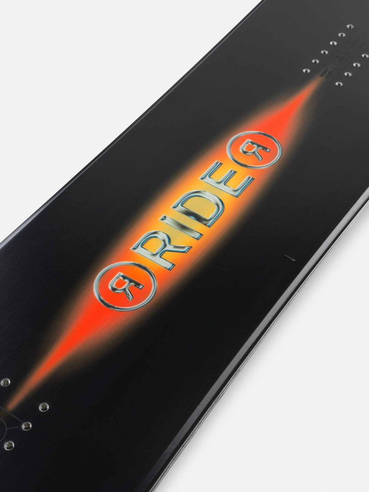 Ride Benchwarmer Snowboard 2026 - People Skate and Snowboard