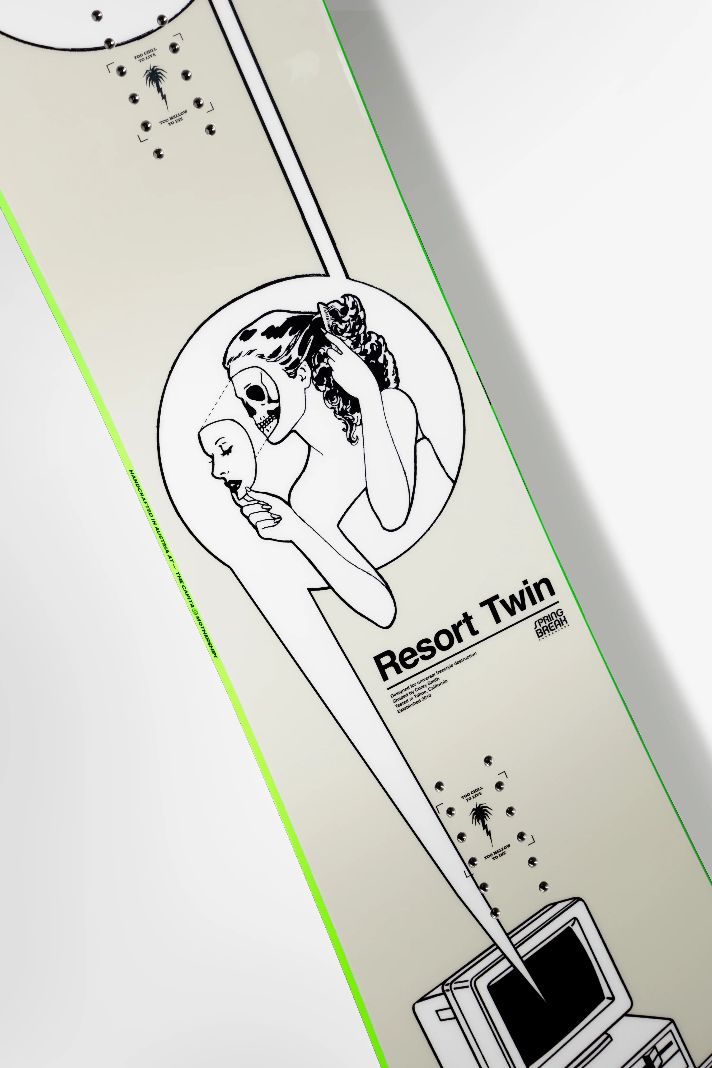 Capita Spring Break Resort Twin 2026 - People Skate and Snowboard