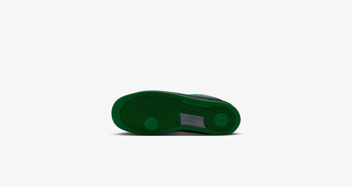 Nike SB 'Nocturnal' Air Force 1 Low SE outsole in Cool Grey and Court Green