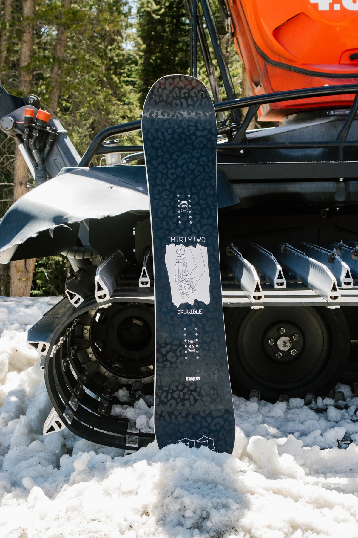 ThirtyTwo women’s Crucible snowboard lifestyle image showing the snowboard design and graphics