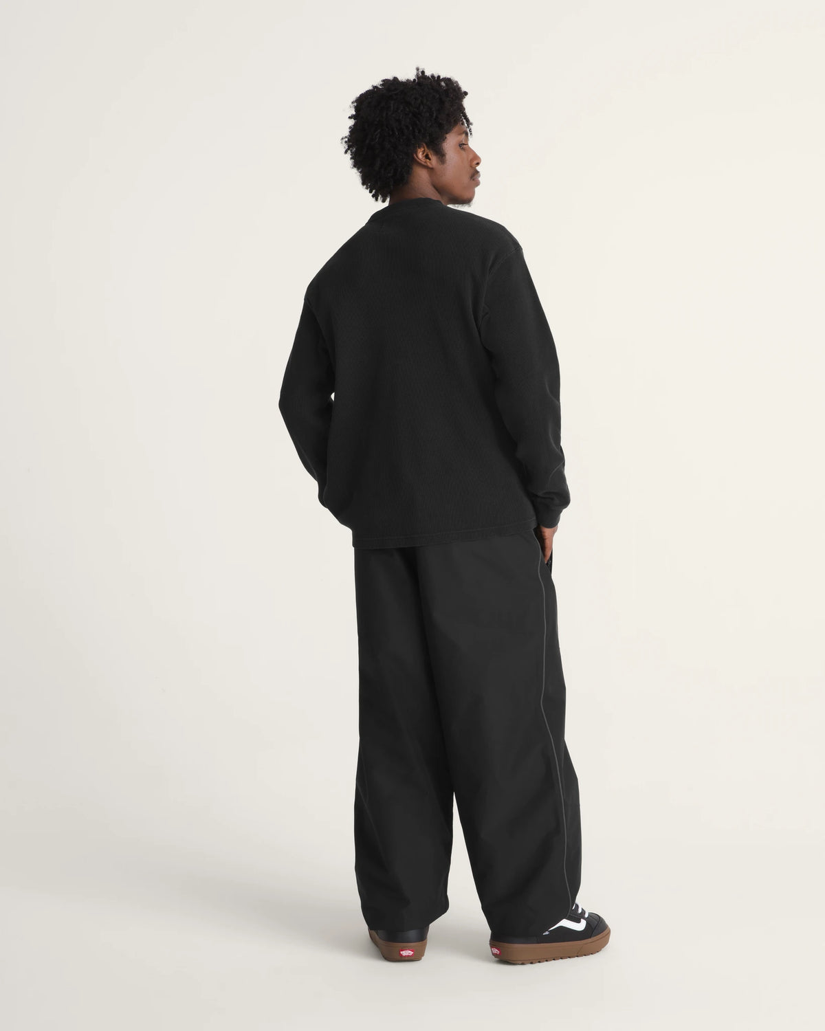 vans kingvale 2l park pants black on model back