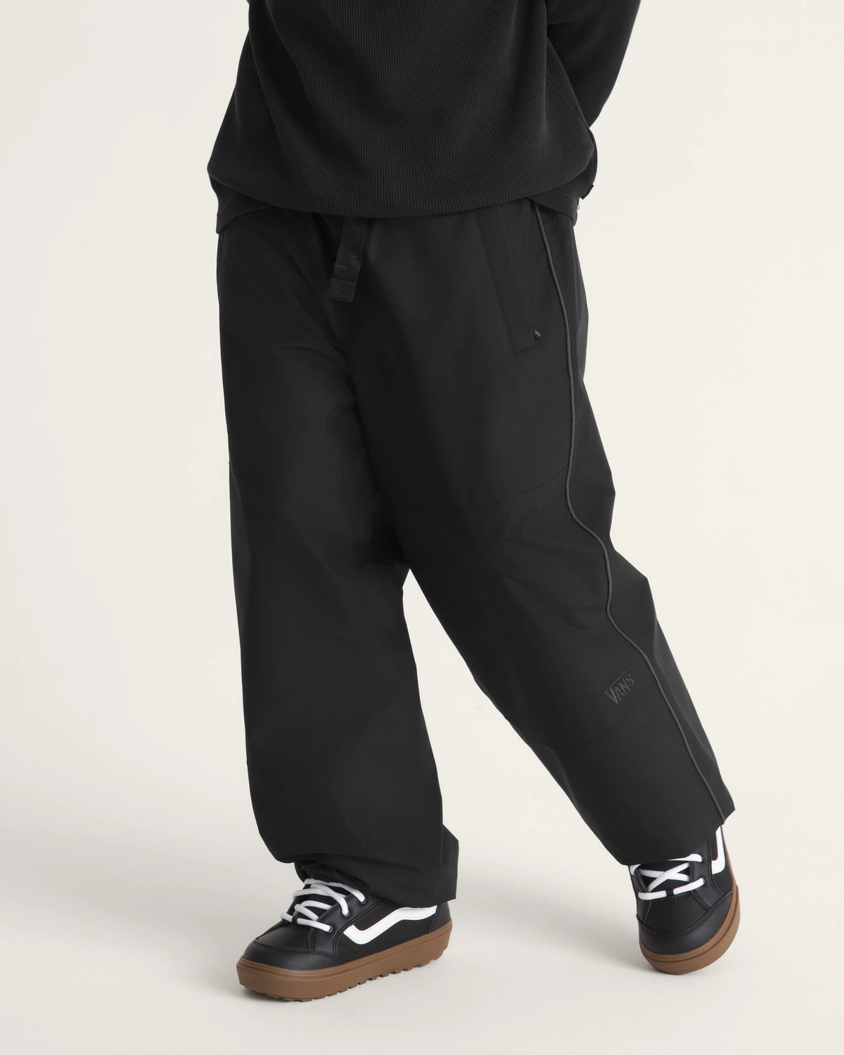 vans kingvale 2l park pants black on model front detail
