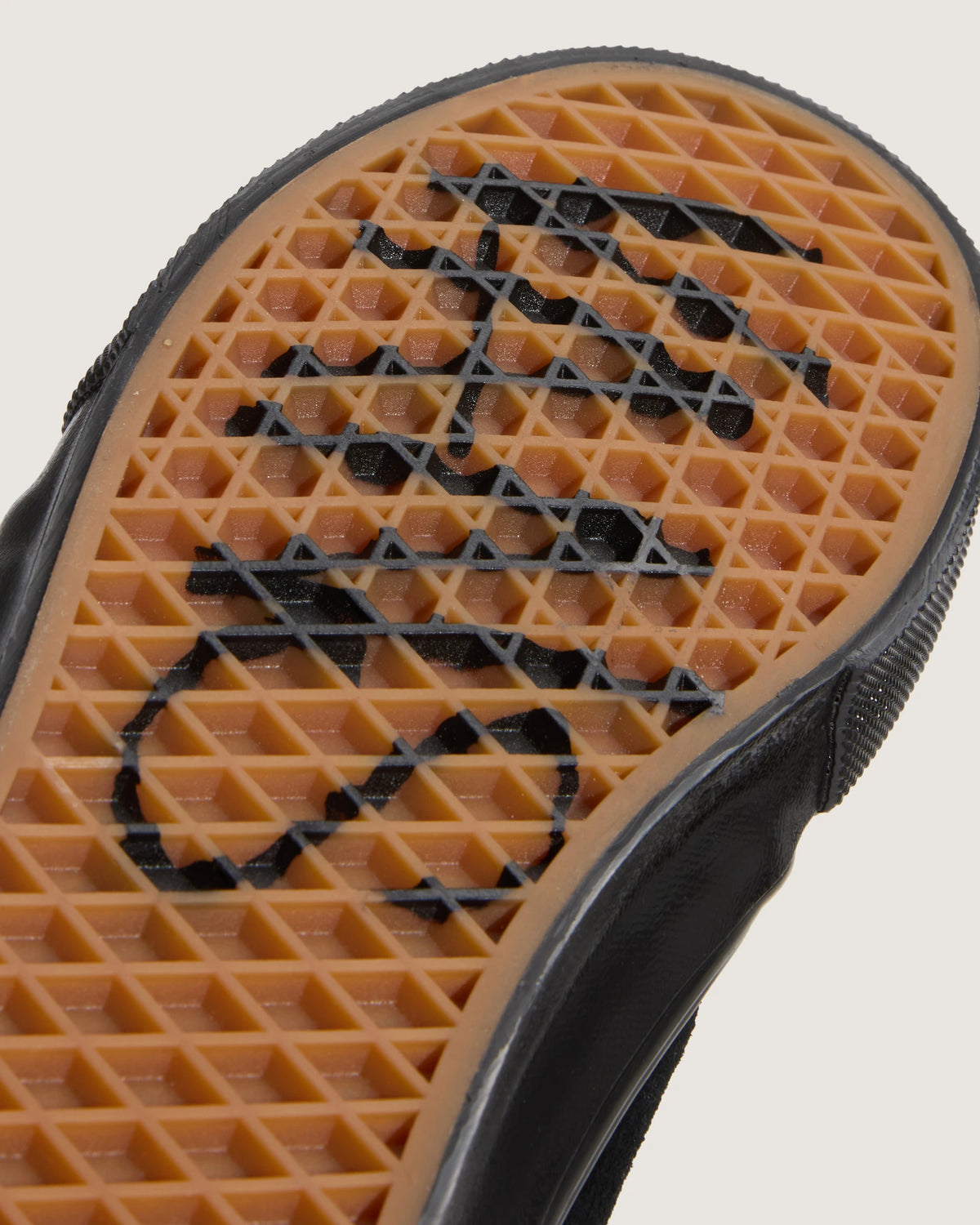 vans skate chukka atiba black black outsole detail