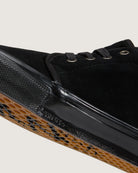 vans skate chukka atiba black black toe and sole detail