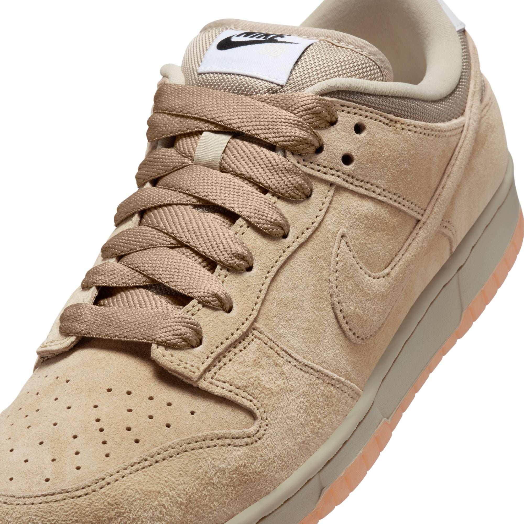 Nike SB Dunk Low Pro B shoe - People Skate and Snowboard